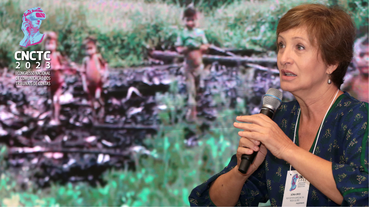Foto da repórter Sonia Bridi, em primeiro plano. Ao fundo, imagem de reportagem sobre o resgate de indígenas da tribo Yanomami. No canto esquerdo superior, o logotipo do I CNCTC