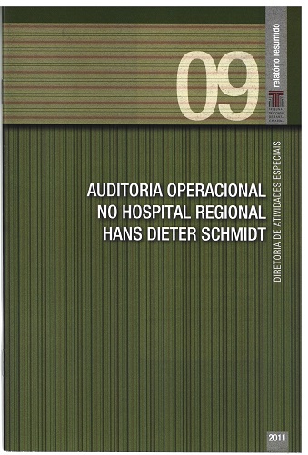 Banner vertical com o título Auditoria operacional no Hospital Regional Hans Dieter Schmidt em fonte branca, sobre fundo verde com listras finas. Acima, à direita e sobre uma linha na horizontal, o número 09, em tom verde claro, e uma faixa na vertical com o texto Relatório resumido, em fonte branca, e a logo do TCE/SC. Abaixo e à direita, o ano 2011, em fonte branca.