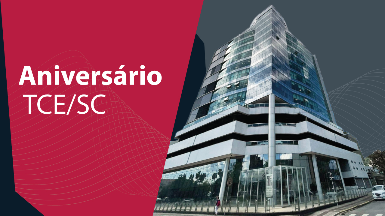 Banner com a foto da sede do TCE/SC, à direita, um edifício alto, com fachada de vidro. No lado esquerdo e sobre fundo bordô, lê-se “Aniversário TCE/SC”, em fonte branca. 