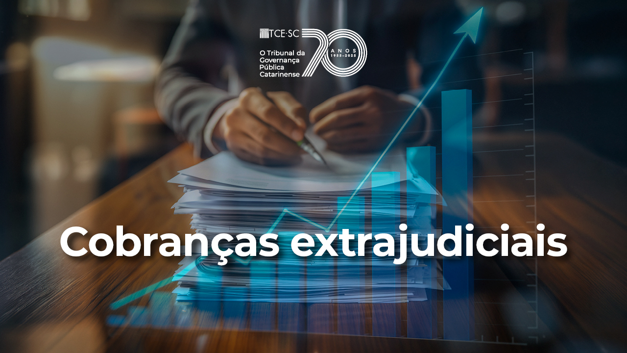 Imagem mostra uma pilha de papéis com duas mãos sobre ela. Uma das mãos segura uma caneta. Sobre essa imagem há um gráfico de setas que representa crescimento. Escrito em branco, ao centro da imagem, está a expressão "cobranças extrajudiciais".