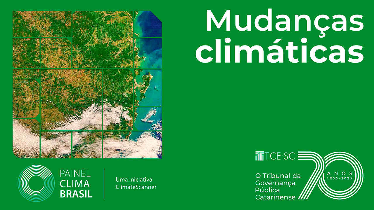 Imagem em fundo verde. No alto, à direita, há a expressão Mudanças Climáticas em branco. À esquerda, há uma mapa de relevo do litoral catarinense. Na imagem ainda há o selo do Painel Clima Brasil e o logo do TCE/SC 70 anos.