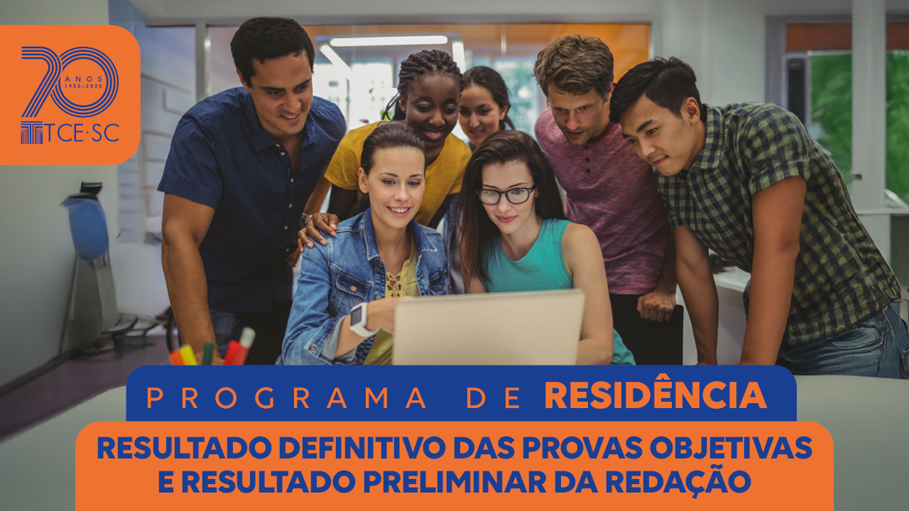 Banner horizontal com foto de sete pessoas sorridentes, que estão olhando a tele de um computador. Sobre a foto, na borda superior esquerda, a logo do TCE/SC dentro de retângulo laranja. Na parte inferior, em tarja azul, o texto “Programa de Residência” e, em tarja laranja, o texto “Resultado definitivo das provas objetivas e resultado preliminar da redação”. 
