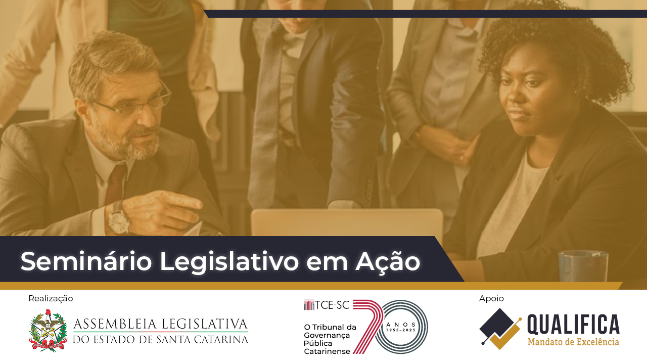 Banner horizontal, com filtro amarelado, com foto de pessoas durante reunião. Na borda inferior, o texto “Seminário Legislativo em Ação”, em tarja azul. Abaixo, em fundo branco, logos da Alesc, do TCE/SC e do programa Qualifica.