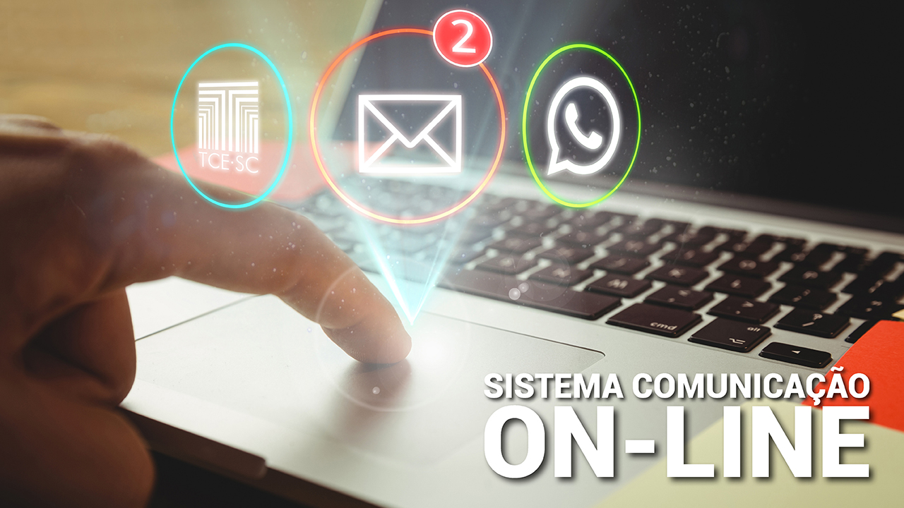 Banner horizontal com a imagem de parte de um notebook. Sobre a imagem, e na parte superior central, círculos contornados em azul, laranja e verde, com a logomarca do TCE/SC, o ícone do e-mail, representado por um envelope, e o ícone do whastApp, representando por um telefone dentro de uma caixa de diálogo, respectivamente. Na parte inferior e à direita, o texto “Sistema Comunicação on-line", em fonte branca. 