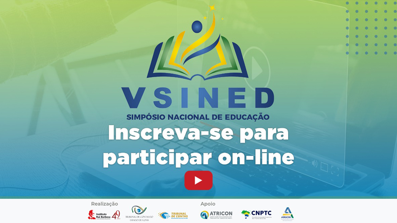 Banner em degradê azul e verde-claro. Ao centro, o logotipo do evento, composto por um ícone de livro aberto na parte superior e por duas linhas e um círculo, ao centro do livro, simulando uma pessoa, nas cores azul, verde e amarelo. Abaixo, há a inscrição “V SINED Simpósio Nacional de Educação”, na cor azul. Abaixo do logotipo, há o texto “Inscreva-se para participar on-line”, em fonte branca. Na barra inferior, há os logotipos dos realizadores e apoiadores do evento. 