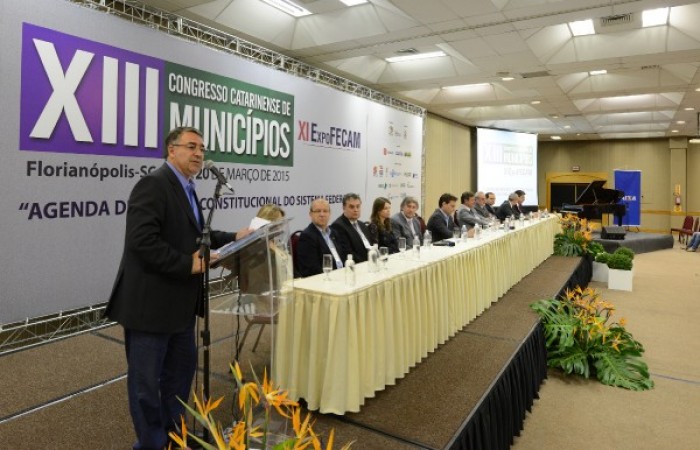 TCE/SC presente na abertura do Congresso da Fecam