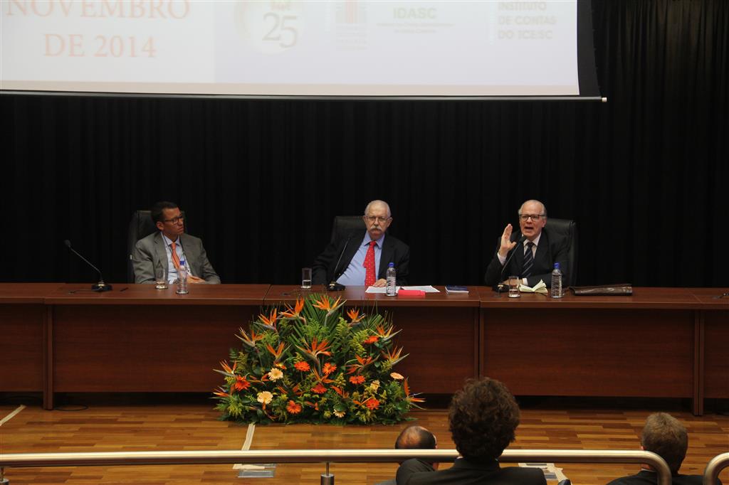 Segurança jurídica é condição para maturidade institucional do País, diz Freitas no VI Congresso Catarinense de Direito Administrativo no TCE/SC