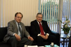      O presidente José Carlos Pacheco recebeu a visita protocolar, na tarde da última quinta-feira (15/05), do presidente da Atricon (Associação dos Membros dos Tribunais de Contas do Brasil), conselheiro do TCE/RS Victor Faccioni. Ele estava em Florianópolis para participar do V Fórum IRB-Promoex (Programa de Modernização do Sistema de Controle Externo dos Estados, Distrito Federal e Municípios Brasileiros), promovido pelo Instituto Rui Barbosa – associação civil de estudos dos Tribunais de Contas do País 