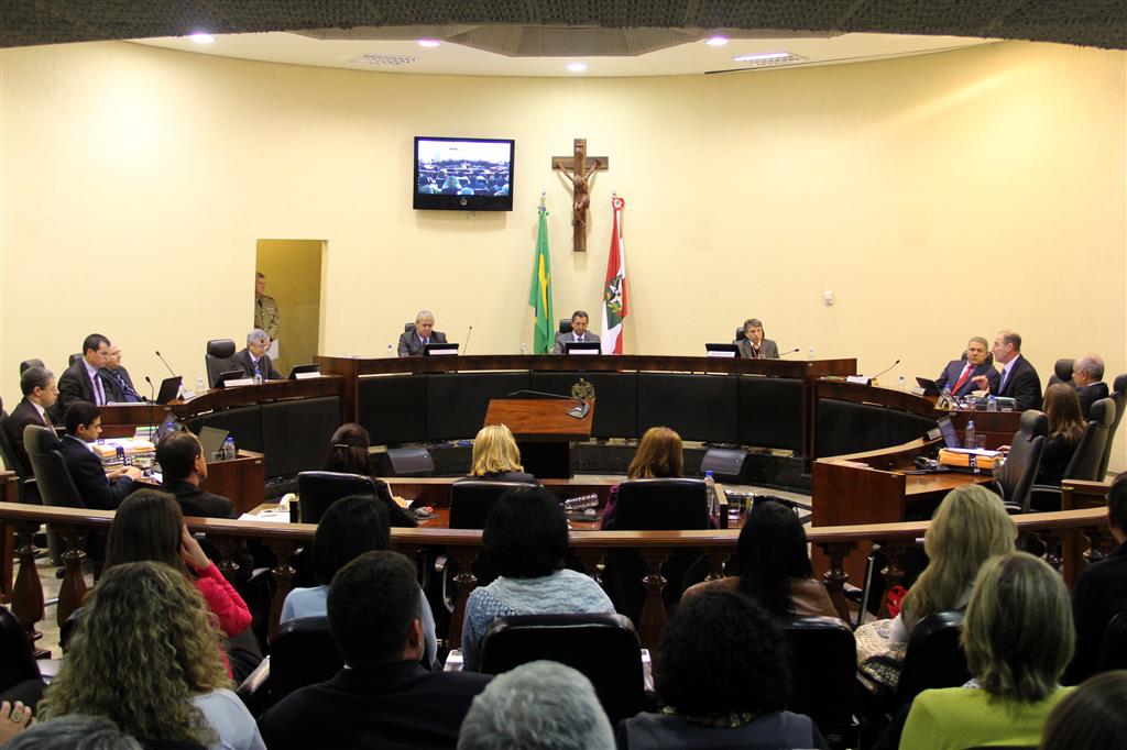 TCE/SC aponta irregularidades em edital e mantém a sustação de licitação para concessão dos serviços funerários de Florianópolis