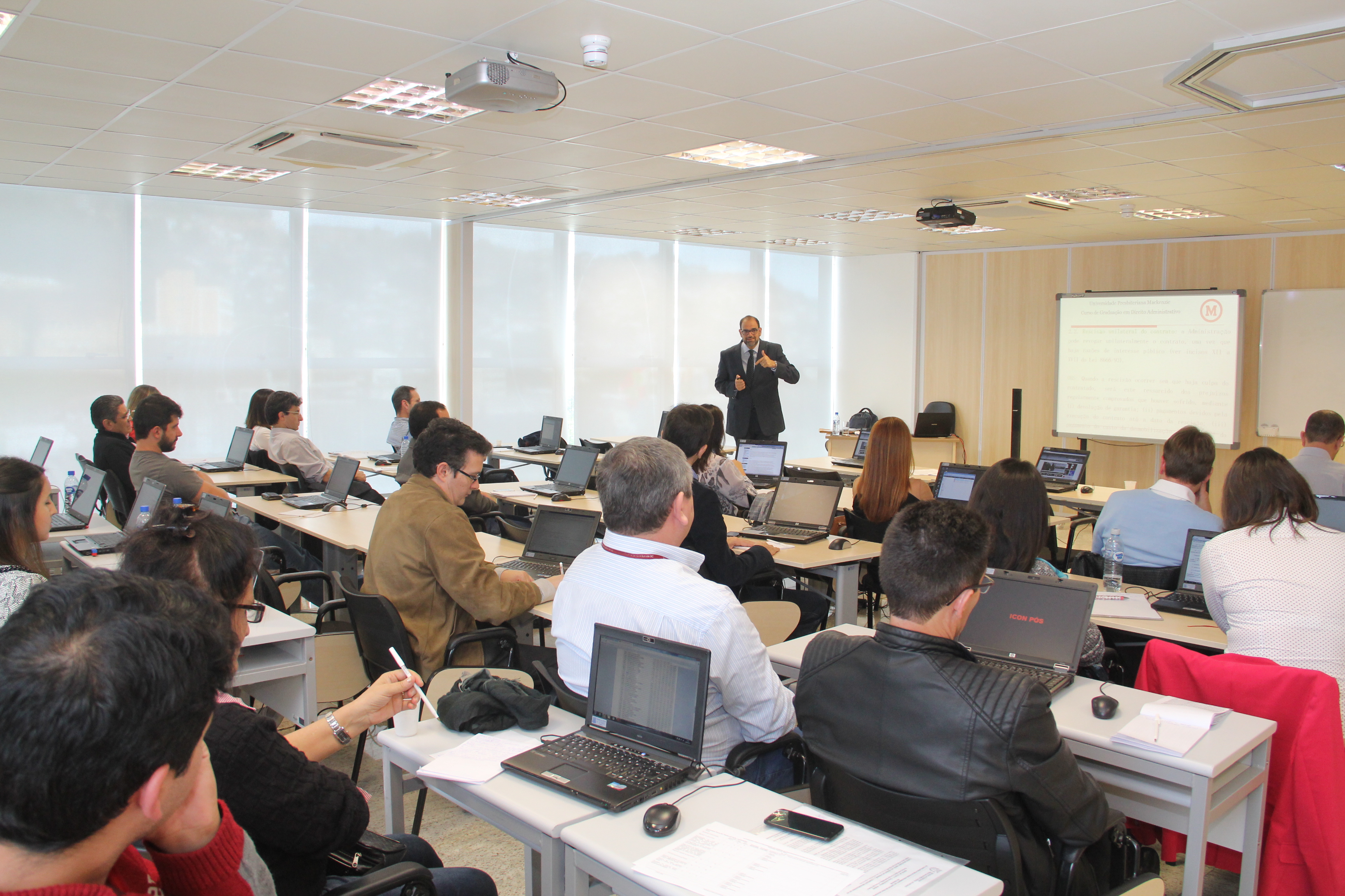 TCE/SC realiza curso de capacitação sobre contratações públicas
