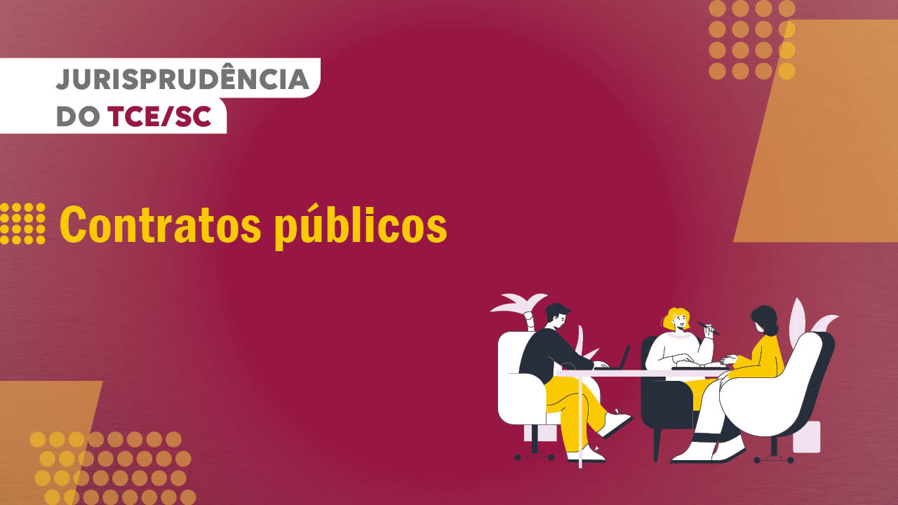 Banner horizontal com fundo em tom vinho. No canto superior esquerdo, há o texto “Jurisprudência do TCE/SC” e, em destaque, o tema “Contratos públicos” em letras amarelas. Elementos gráficos geométricos em tons de amarelo decoram os cantos da imagem. No canto inferior direito, uma ilustração mostra três pessoas reunidas em torno de uma mesa, em um ambiente de trabalho, conversando e analisando documentos. 