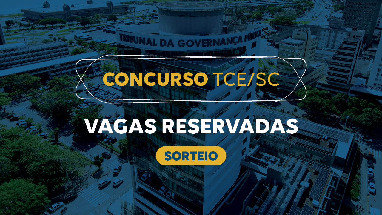 Banner horizontal com foto do prédio do TCE/SC, com filtro azul-escuro. Sobre a imagem, ao centro, em retângulo vazado, o título “Concurso TCE/SC” e, em uma tarja, a palavra “Vagas reservadas. Sorteio”. 