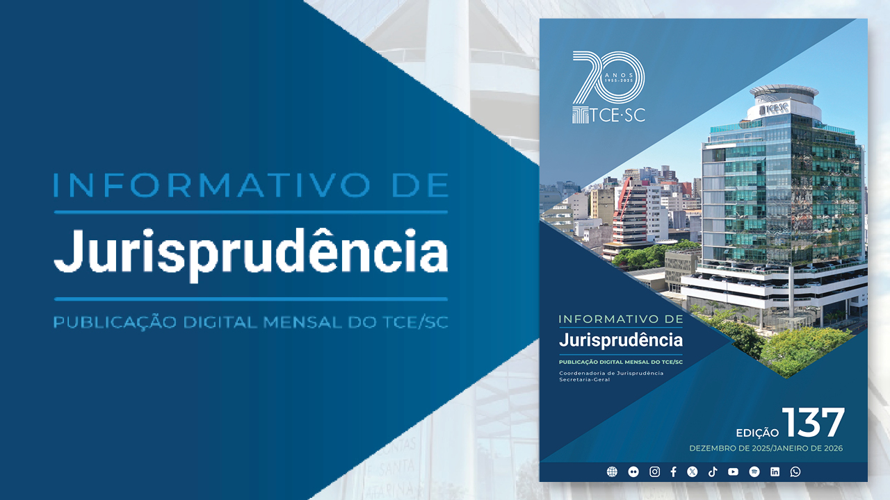 Banner em tons de azul. No lado esquerdo, sobre um fundo azul e em forma de seta, o texto “Informativo de Jurisprudência - Publicação digital mensal do TCE/SC - Coordenadoria de Jurisprudência - Secretaria-Geral”, em fontes nas cores verde e branca. No lado direito, a capa da publicação, que traz a imagem da sede do TCE/SC, o nome da publicação, o número da edição e o mês e o ano. 