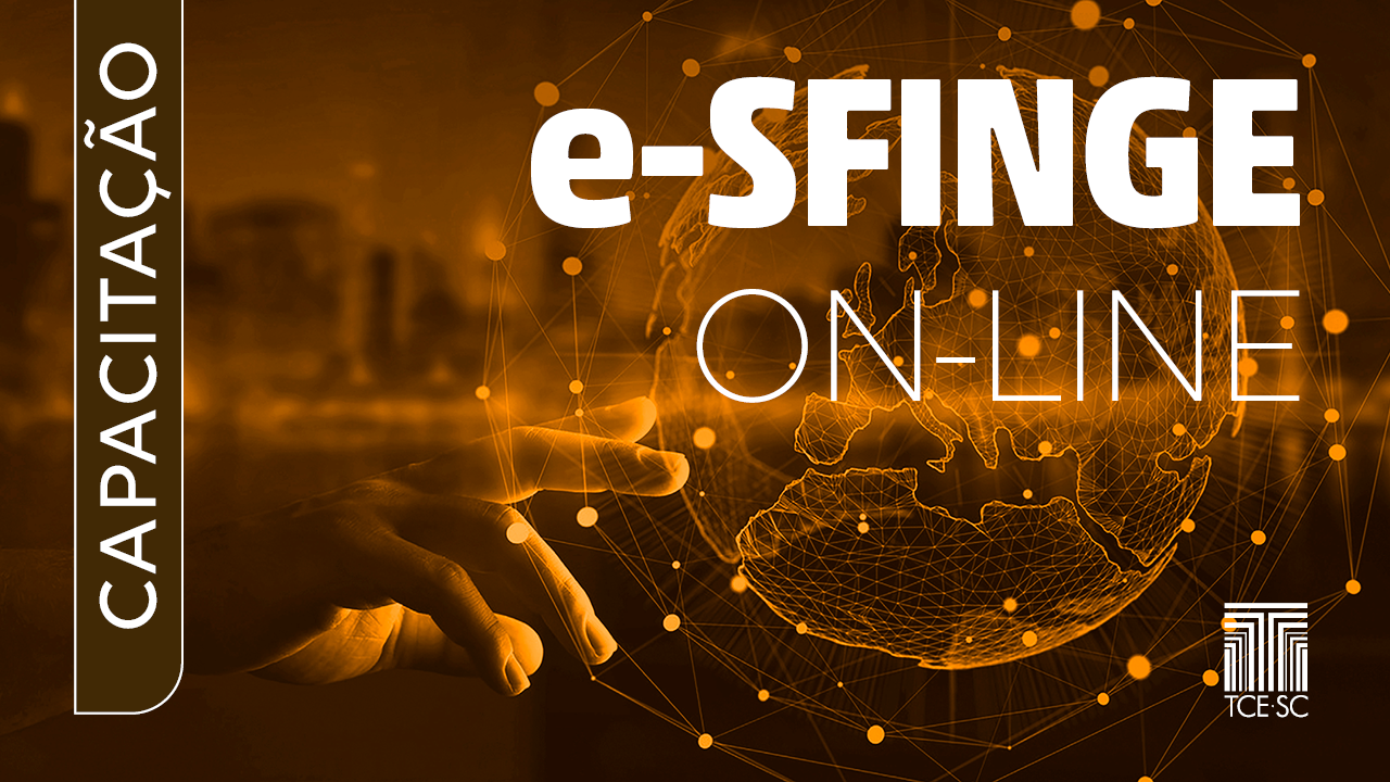 Banner horizontal com fundo, em tons de dourado, de uma mão que toca uma imagem gráfica que simula o mapa-múndi. Sobre a imagem, à esquerda, na vertical, o texto “Capacitação”. À direita, o texto “e-Sfinge on-line". No canto inferior direito, logo do TCE/SC. 