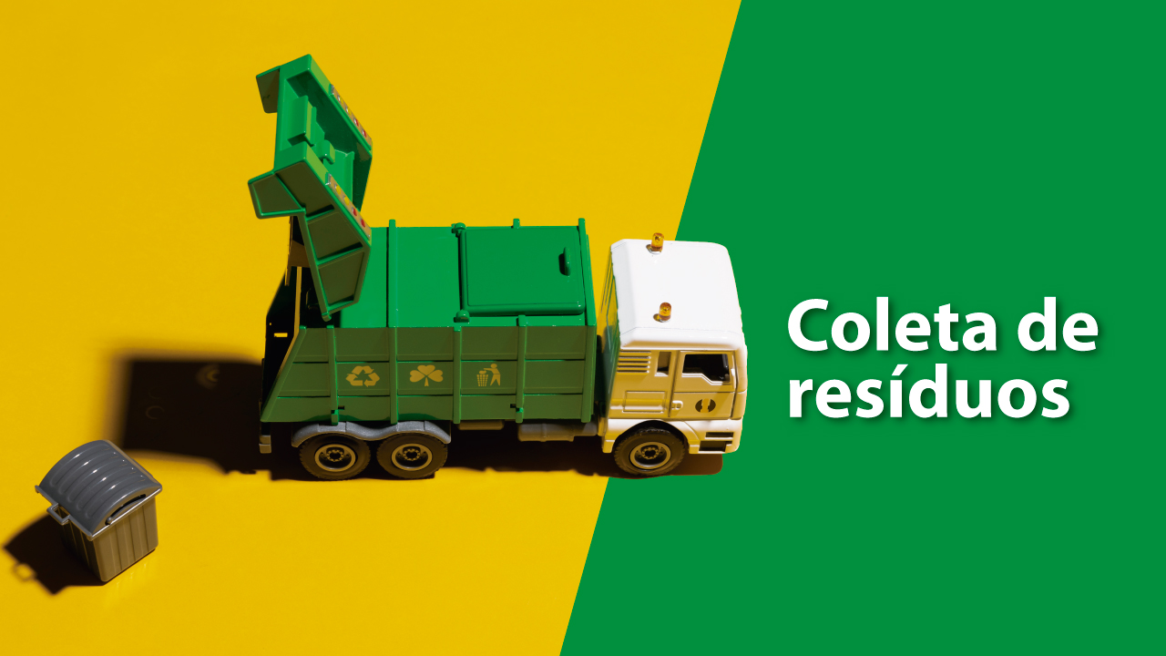 Banner horizontal com fundo dividido diagonalmente em duas cores: amarelo à esquerda e verde à direita. Ao centro-esquerda, há a ilustração de um caminhão de coleta de resíduos em miniatura. No canto inferior esquerdo, aparece uma pequena lixeira cinza. À direita, sobre o fundo verde, está o texto em destaque: “Coleta de resíduos”, em letras brancas. 