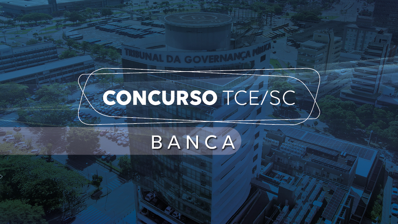 Banner horizontal com foto do prédio do TCE/SC, com filtro azul-escuro. Sobre a imagem, ao centro, em retângulo vazado, o título “Concurso TCE/SC” e, em uma tarja, a palavra “Banca”. 