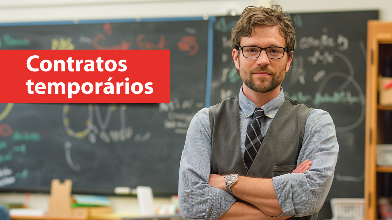 Banner horizontal com foto de um professor de braços cruzados em um ambiente de sala de aula. Ao fundo, quadro de giz. Sobre a foto, em tarja vermelha, o texto “Contratos temporários”. 