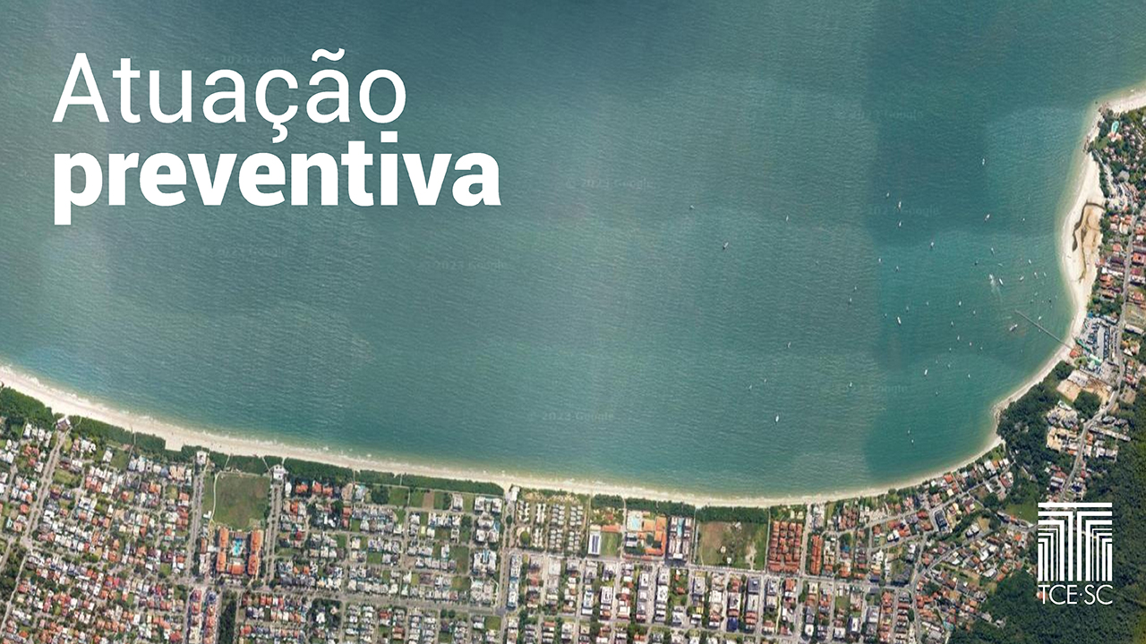 Banner horizontal com foto aérea de praia. A faixa de areia e de construções está à direita e abaixo. Na parte superior da imagem está o mar. Por cima, há o texto “Atuação preventiva”.