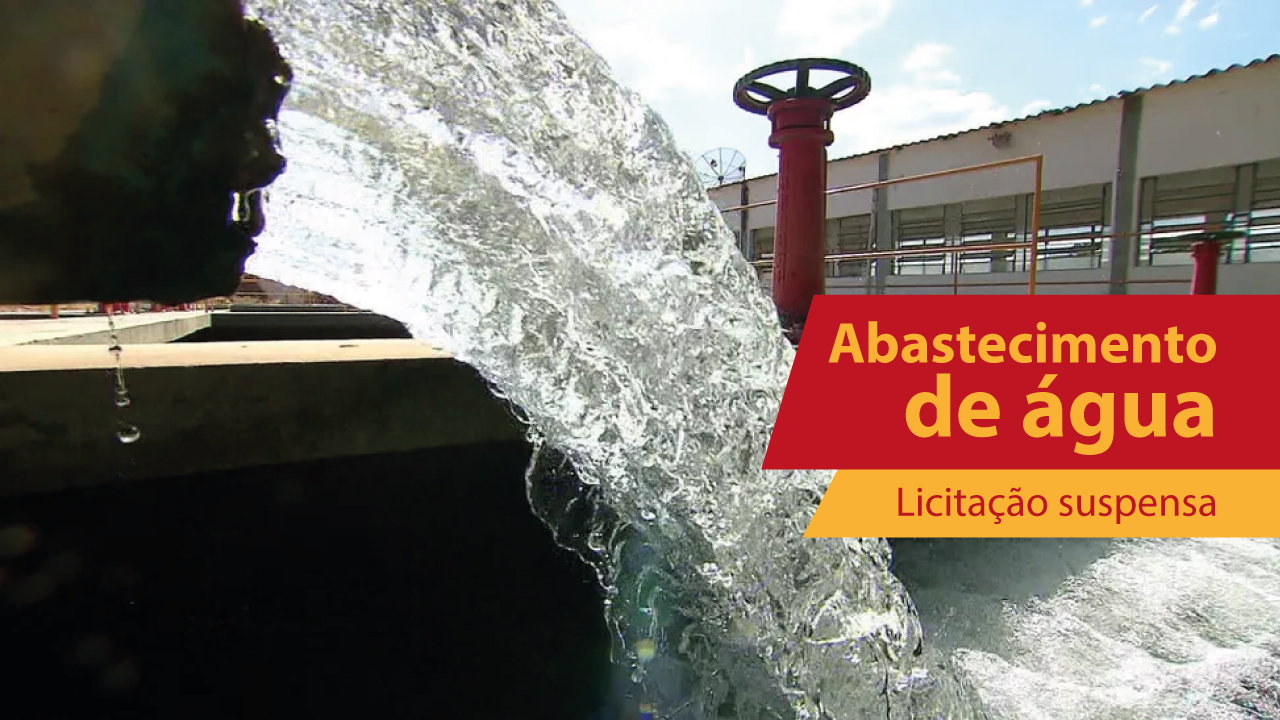 Imagem mostra água jorrando de um cano. À direita, em tons de vermelho e laranja, há a duas expressões: “abastecimento de água” e “licitação suspensa”.