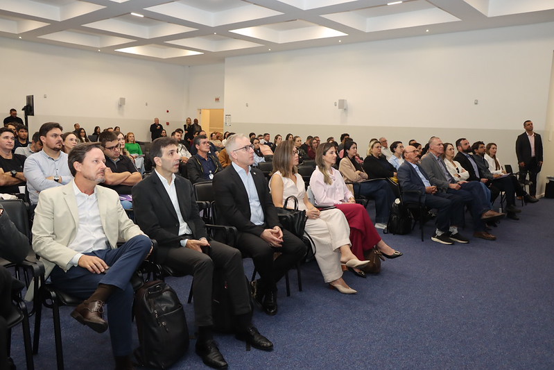 foto horizontal da plateia do evento em Araranguá