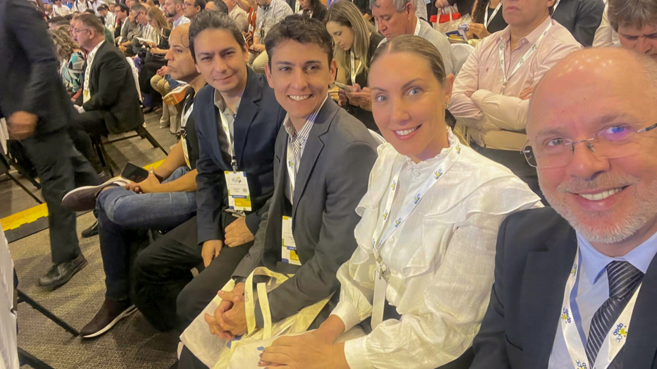 Foto dos servidores do TCE/SC: Thiago da Silva Sodré, Rafael Queiroz Gonçalves, Thais Schmitz Serpa e Jairo Wesing.
