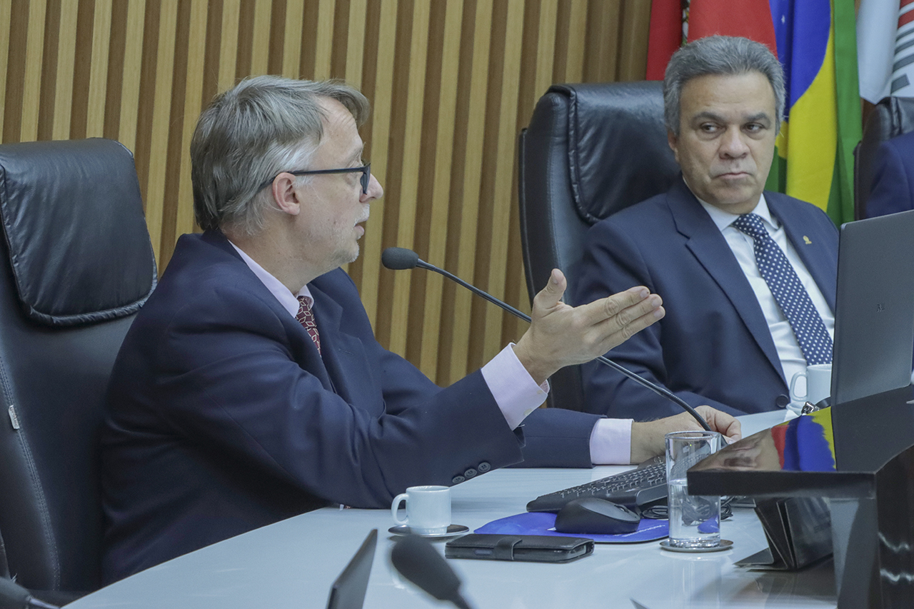 Foto do procurador do Ministério Público junto ao TCE/SC.