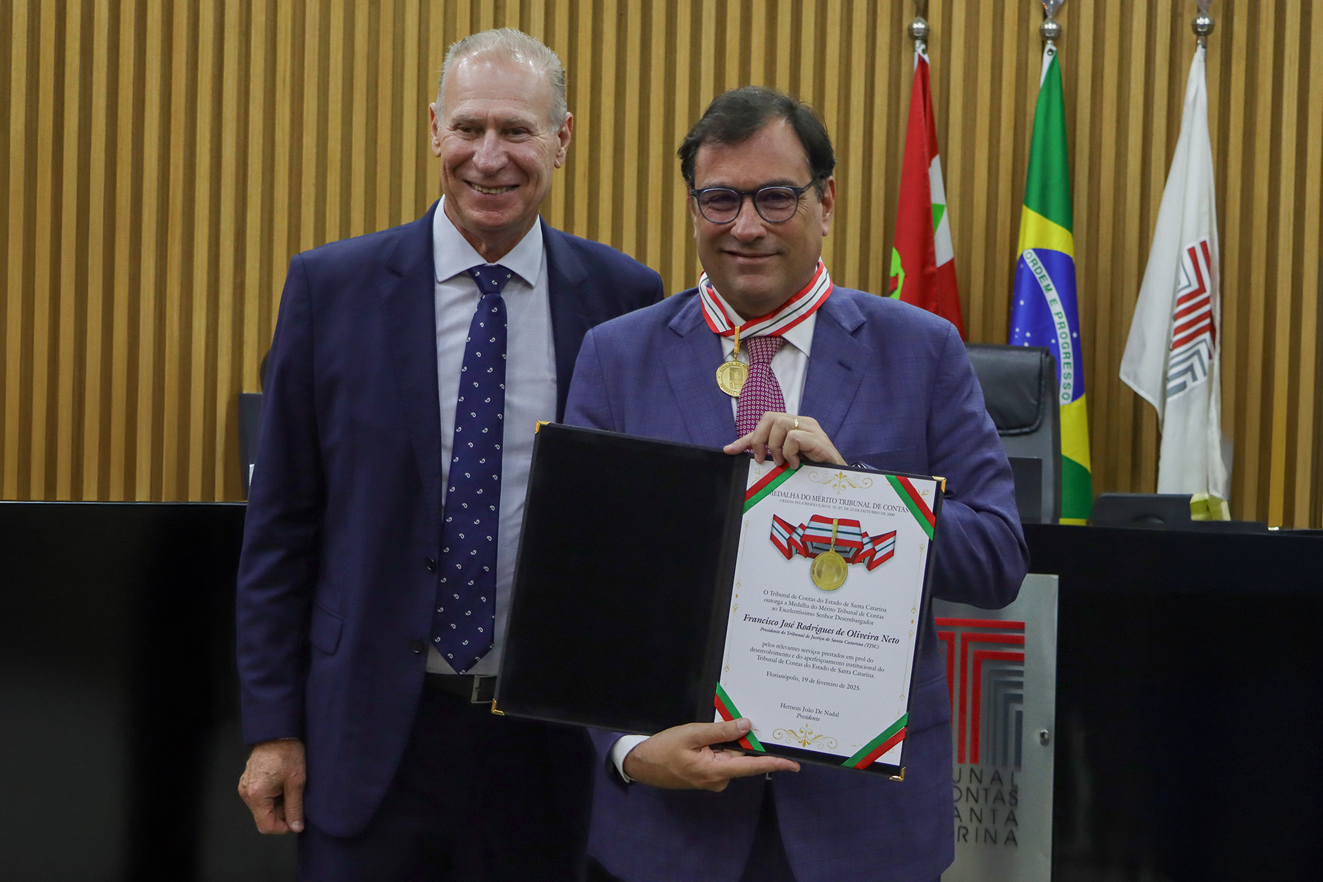 Foto do presidente do TCE/SC, conselheiro Herneus De Nadal, com o presidente do TJSC, Francisco José Rodrigues de Oliveira Neto