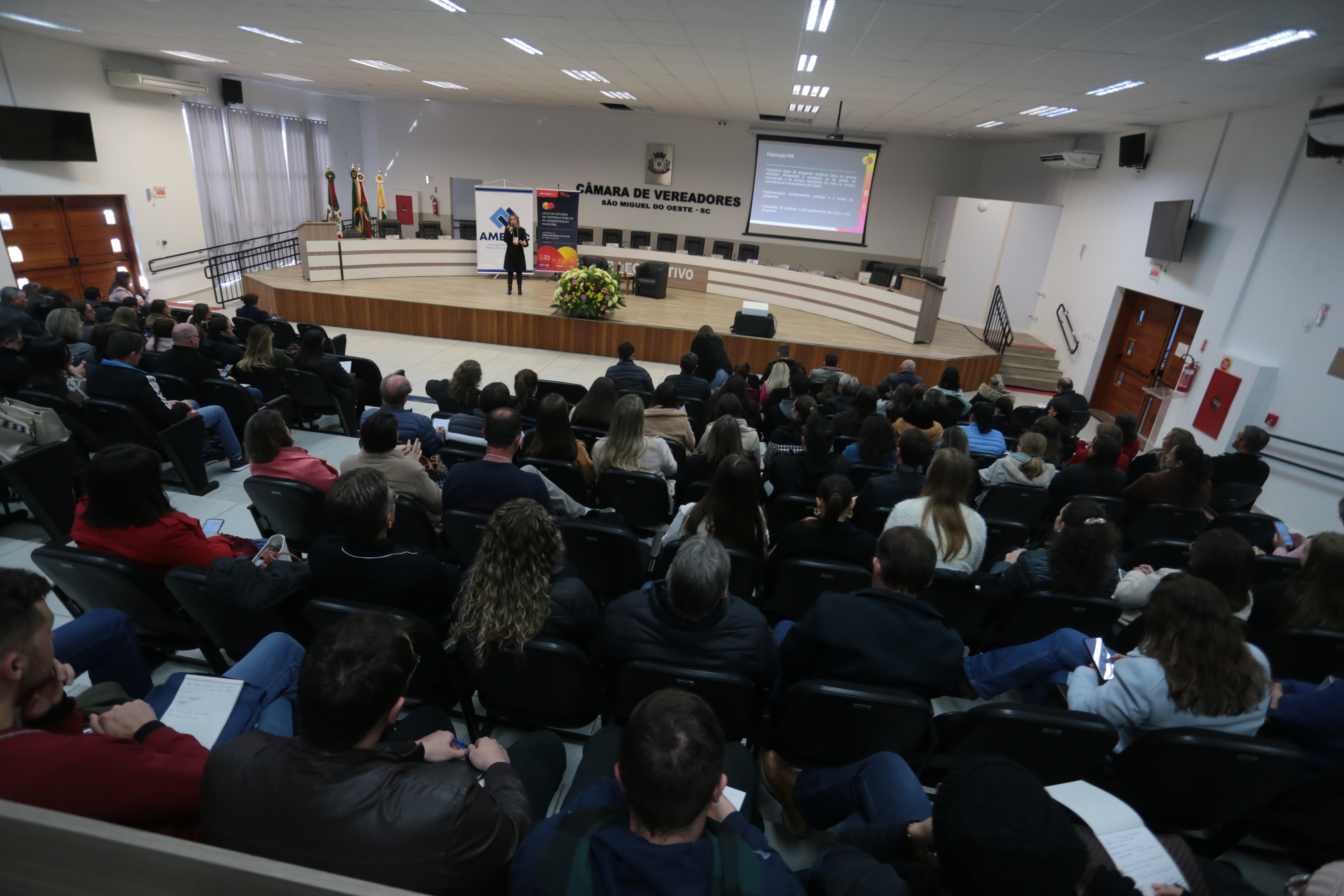 Foto da plateia do evento em São Miguel do Oeste