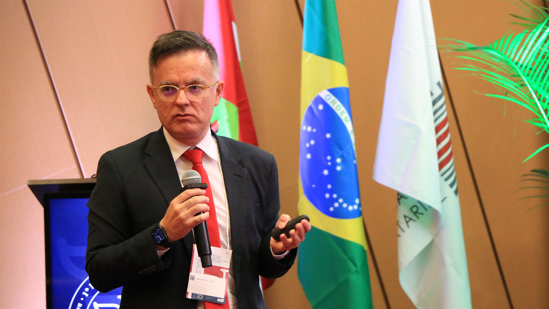 Foto com Luiz Henrique Volpe Camargo, integrante do TCE/MS.