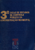 Banner vertical em tom azul-escuro. Ao centro, o título 3º Ciclo de Estudos de Controle Público da Administração Municipal na cor amarelo-escuro. O número 3 está em maior tamanho. Na parte inferior central, a logomarca do TCE/SC. 
