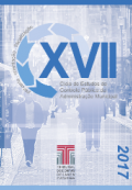 Banner vertical em tons de azul, quadriculado, com marca d'água de pessoas na rua. Ao centro, o título XVII Ciclo de Estudos de Controle Público da Administração Municipal na cor azul-escuro. O número XVII está maior. Um semicírculo de setas em tons de azul contorna o título e, seguindo o seu formato, ao redor dele, as palavras parceria, orientação, fiscalização. Na parte central inferior, a logomarca do TCE/SC e, ao lado, na vertical, 2017. 