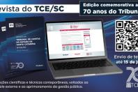 Banner horizontal com fundo em tons de azul-escuro. À esquerda, na cor branca, os textos “Revista do TCE/SC. Edição comemorativa aos 70 anos do Tribunal. Envio de textos até 15 de julho”. Abaixo, selo comemorativo de aniversário do TCE/SC. À direita, imagem de duas mãos que seguram um celular. Na tela, aparece a capa da edição comemorativa da revista, na cor azul-escuro, com o título, as informações de ano e ISSN e logos da Editora Fórum e do Tribunal. 