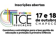 Banner em fundo branco. Na lateral direita superior um retângulo azul; na inferior um lilás e um verde. Na lateral esquerda superior um retângulo vermelho e no inferior amarelo. No centro, no alto, o texto Inscrições abertas. Abaixo, a logo do TCE Educação, formada por seis lápis de cor, formando um T e ao  lado o texto 6º Fórum TCE Educação. Ao lado, a data do evento: 17 e 18 de outubro. Na parte inferior, na horizontal, "Caminhos e estratégias para a boa gestão da educação e proteção à primeira infância".
