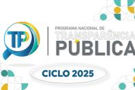 Banner horizontal com fundo branco. Ao centro, o texto "Programa Nacional de Transparência Pública - Ciclo 2025" e o logo do programa. Nas laterais, elementos gráficos, nas cores amarela, azul e verde.