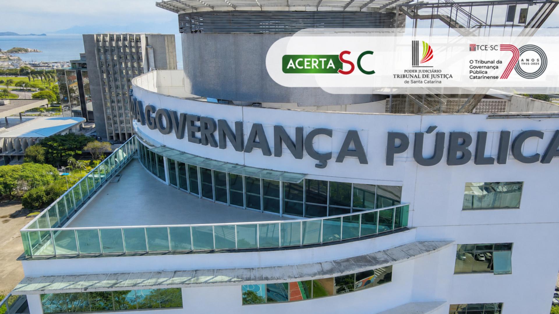 Banner horizontal com foto em close da fachada do prédio-sede do TCE/SC, escrito “Tribunal da Governança Pública”. Sobre a foto, tarja branca com os logos do Acerta SC, do TJSC e do TCE/SC. 