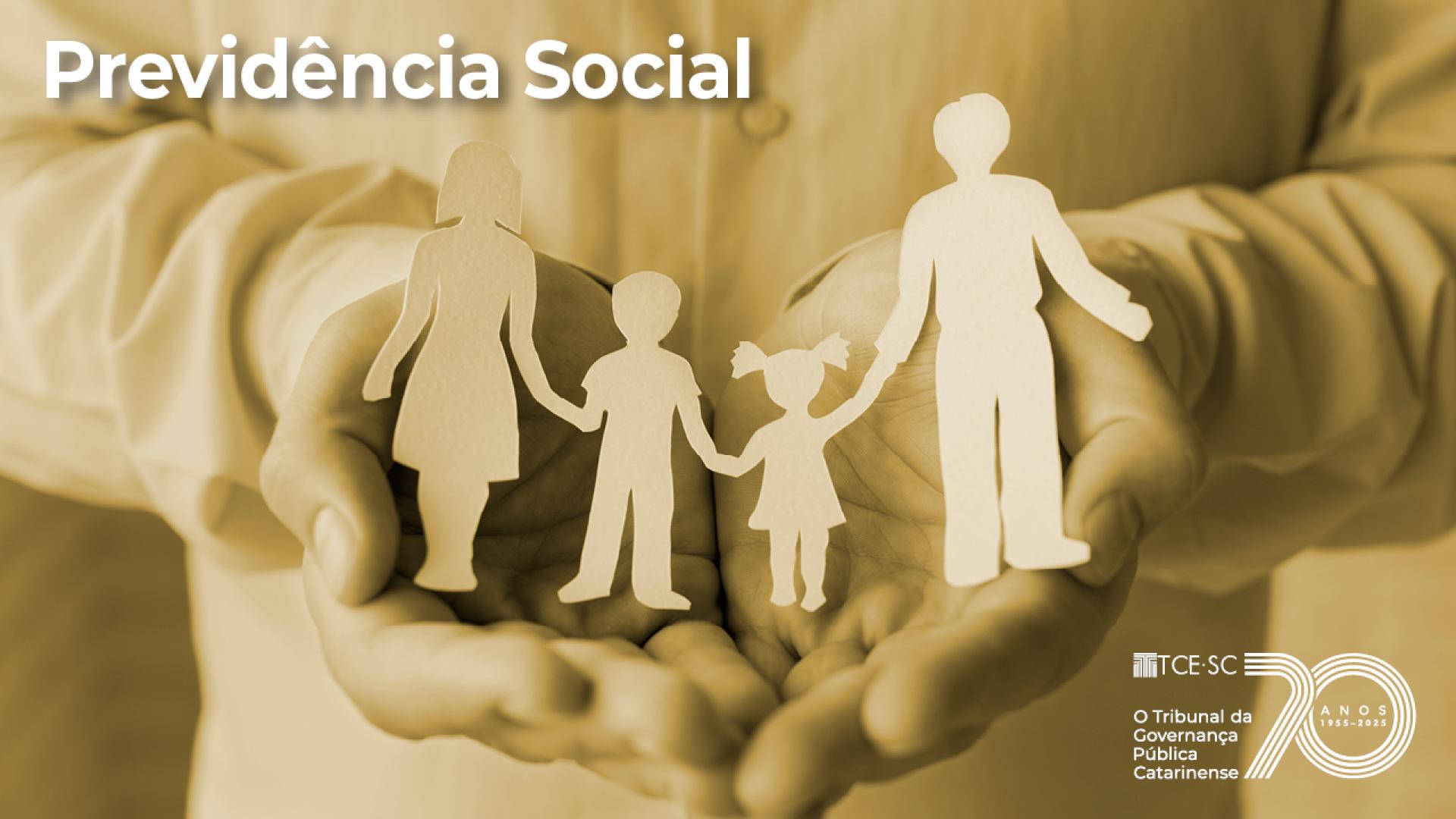 Imagem em tons amarelados. Aparecem duas mãos abertas, formando uma concha, ao centro. Sobre elas, há quatro silhuetas de figuras humanas como se fossem recortadas de uma revista. São uma mulher, um homem e duas crianças.