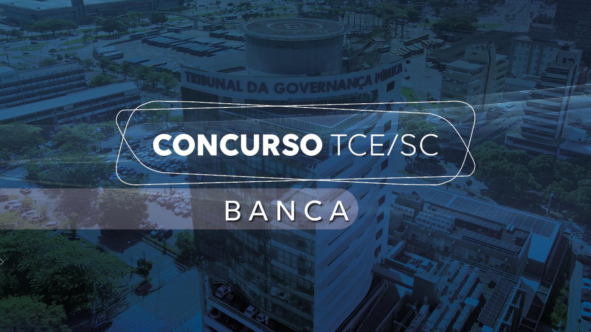 Banner horizontal com foto do prédio do TCE/SC, com filtro azul-escuro. Sobre a imagem, ao centro, em retângulo vazado, o título “Concurso TCE/SC” e, em uma tarja, a palavra “Banca”. 