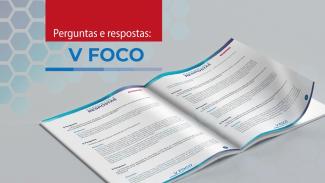 Banner horizontal com fundo cinza e imagem da publicação aberta ao centro. O livro tem páginas brancas e detalhes em azul. No canto superior esquerdo, o texto "Perguntas e respostas: V Foco", em vermelho e azul. 