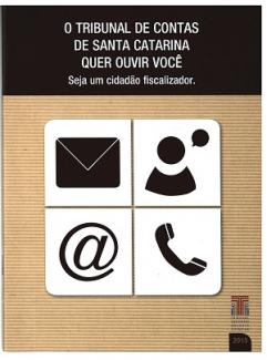 Banner vertical em tons de bege. Na parte superior, um retângulo marrom com o texto “O Tribunal de Contas de Santa Catarina quer ouvir você. Seja um cidadão fiscalizador”, em fonte branca. Abaixo e ao centro, quatro quadrados brancos contendo os ícones de e-mail, chat, arroba e telefone, na cor marrom. No canto inferior direito, a logomarca do TCE/SC e o ano, 2015.  