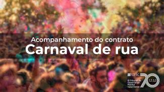 Banner horizontal com foto, desfocada e colorida, de uma multidão em um evento na rua. Sobre a foto, há uma tarja com transparência, com o texto “Acompanhamento do contrato. Carnaval de rua”. No canto inferior direito, selo comemorativo aos 70 anos do TCE/SC. 