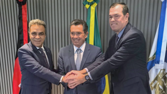 Presidente da Atricon, conselheiro Edilson Silva; presidente do TCU, ministro Vital do Rêgo; e vice-presidente de Relações Internacionais da Atricon, conselheiro Adircélio de Moraes Ferreira Júnior.