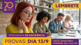 Banner horizontal com foto de quatro jovens em um ambiente semelhante a uma sala de estudos ou avaliação, composto por mesas e cadeiras. Sobre a foto, em tarjas roxa e amarela, o texto “Lembrete. Programa de Residência. Provas: dia 13/9. Local: Esag/Udesc. Horário: das 14 às 17h”. 