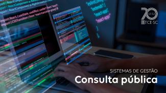 Imagem mostra telas de computados com dados coloridos. À direita, no alto, há o logotipo dos 70 anos do TCE. Na parte inferior, também à direita, há a expressão “Sistema de Gestão: consulta pública”. 