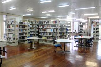 Portaria regulamenta uso de acervo bibliográfico do TCE/SC e amplia empréstimo a estagiários e alunos do Icon-Pós