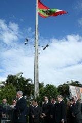 TCE, TJ e Alesc vão manter bandeira do Estado na Praça Tancredo Neves