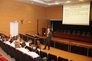 Vereadores mirins de Blumenau participam do Portas Abertas do TCE/SC
