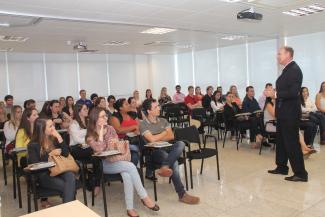 Estudantes de Direito da Unochapecó participam do programa Portas Abertas do TCE/SC