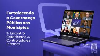 Banner horizontal com fundo em degradê de azul e roxo. À esquerda, o texto “Fortalecendo a Governança Pública nos Municipios.1º encontro  Catarinense de controladores Internos"”, em letras brancas. À direita, há um notebook sobre uma superfície, exibindo uma videoconferência com participantes em diferentes janelas. Ao fundo do notebook, aparece um ícone estilizado de comunicação, em 3D. 