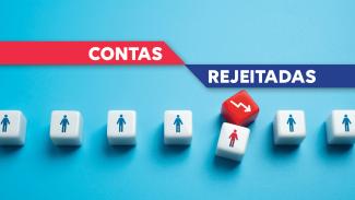 Banner horizontal com fundo azul-claro e o texto "Contas rejeitadas" em destaque na parte superior. A arte mostra cubos com ícones de pessoas alinhados lado a lado, com um cubo vermelho e outro tombado em evidência, simbolizando a rejeição de contas e a responsabilização de um gestor público. 