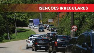 Banner horizontal com foto de uma fila de carros em uma rodovia. Sobre a foto, tarja vermelha com o texto “Isenções irregulares” 